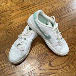 Women’s Nike Court Royale